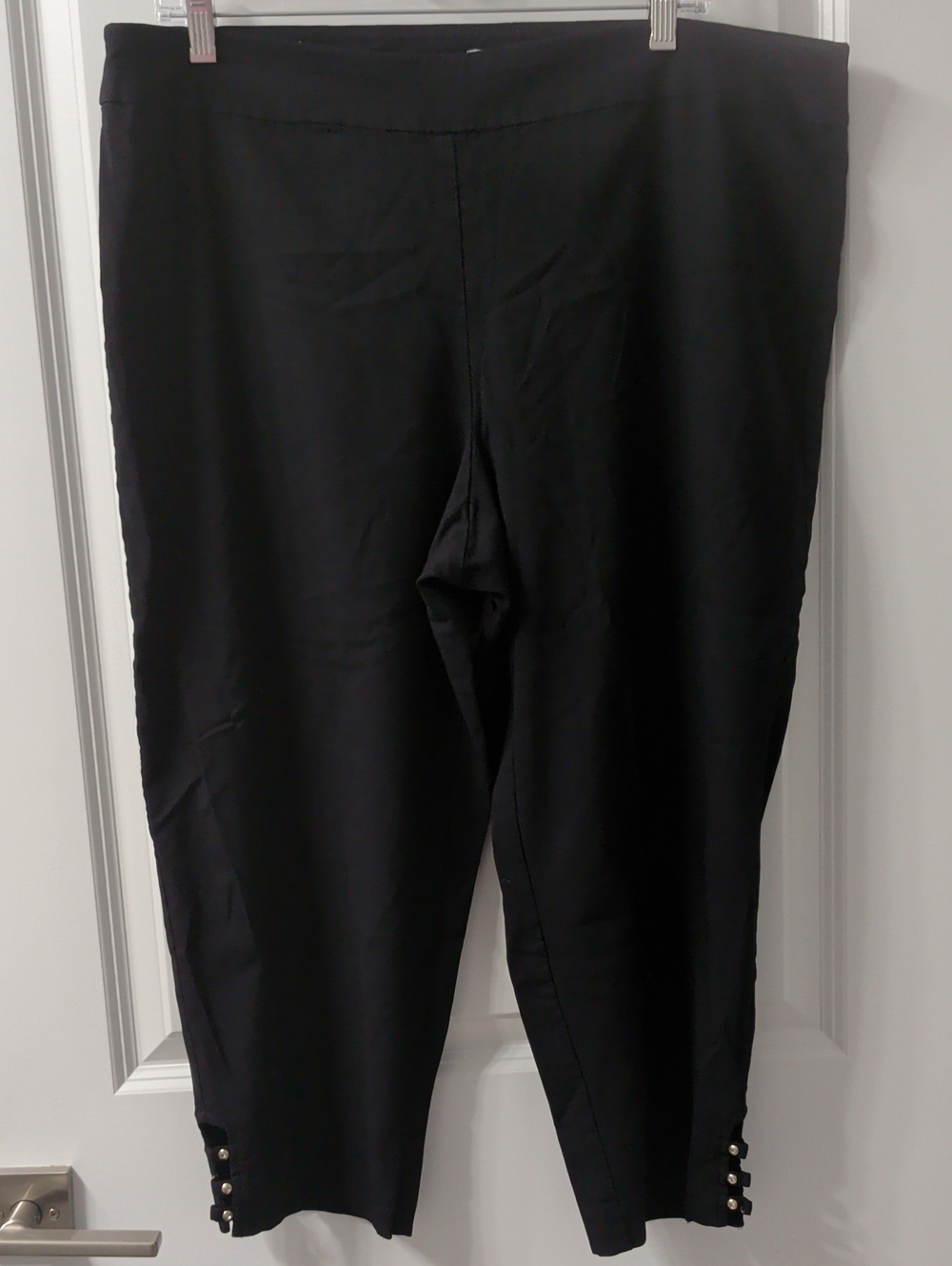 Women's Black Pull On Capris